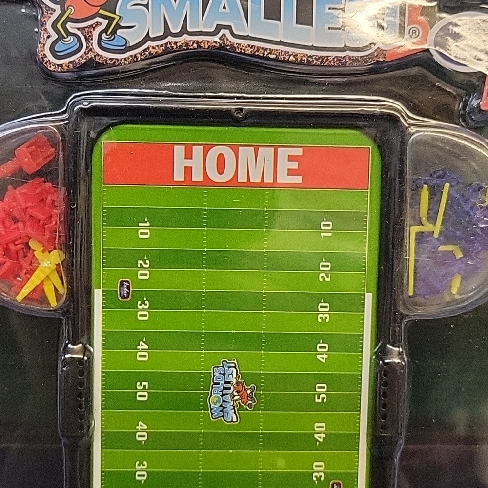 World's Smallest Electric Football Game New in Package - Picture 2 of 3